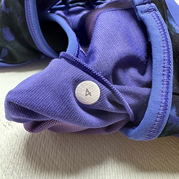 Lululemon Sweaty or Not Sports Bra Floral Sport Backdrop Iris Flower Multi 4 EUC - Picture 7 of 9